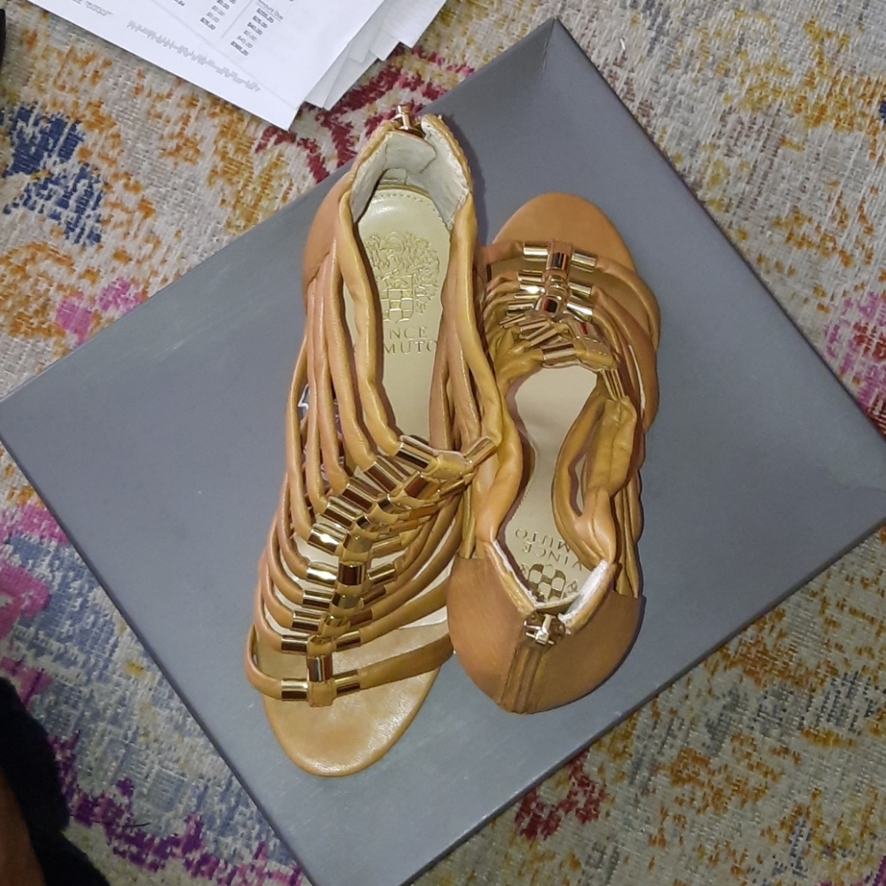 Vince Camuto Tan 👠